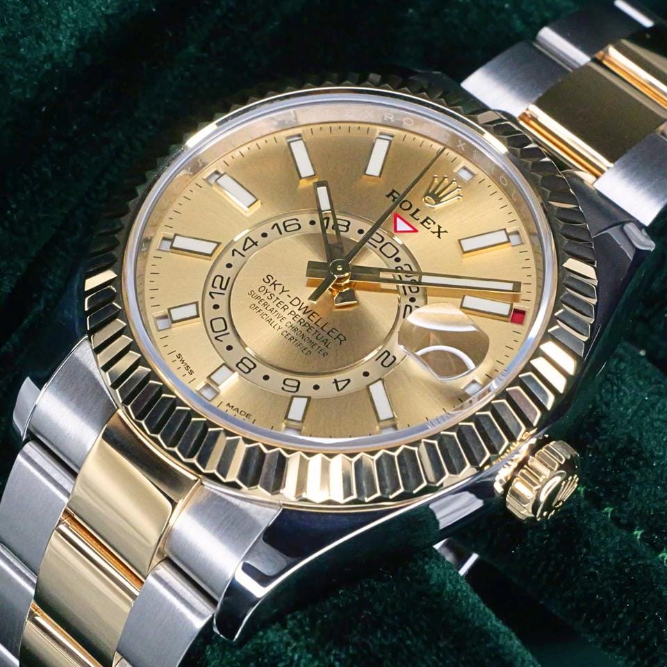 Rolex | Sky-Dweller | 326933 | Yellow gold | 42 mm | Gold/Steel | Champagne | Automatic