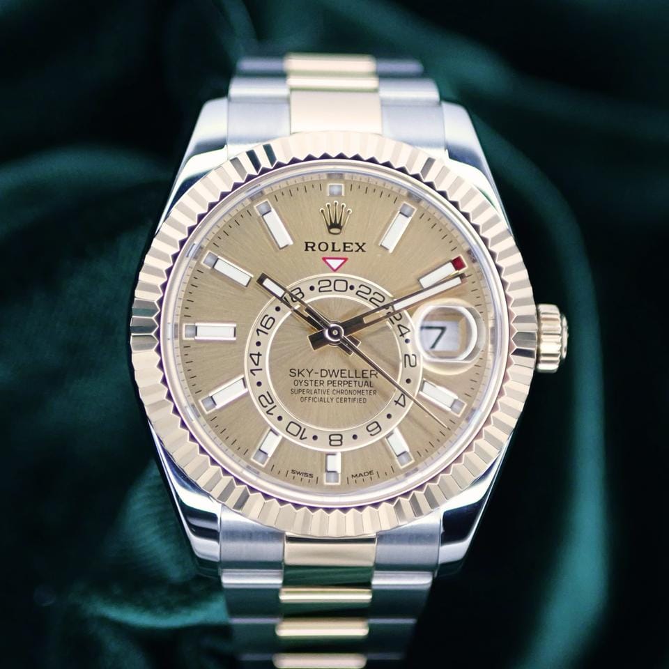 Rolex | Sky-Dweller | 326933 | Yellow gold | 42 mm | Gold/Steel | Champagne | Automatic
