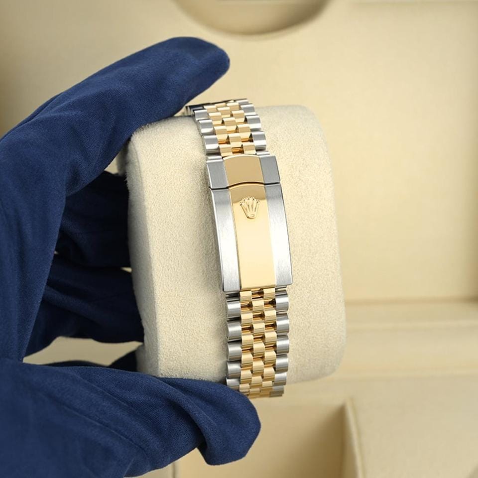 Rolex | Datejust | 126233 | Steel | 36 mm | Gold/Steel | Mother of pearl | Automatic