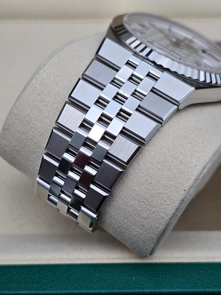 Rolex | Land-Dweller | 127334 | Steel | 40 mm | Steel | White | Automatic