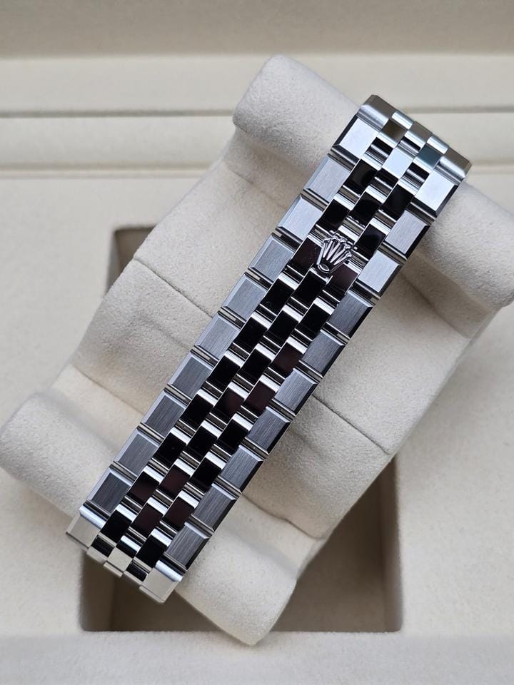 Rolex | Land-Dweller | 127334 | Steel | 40 mm | Steel | White | Automatic