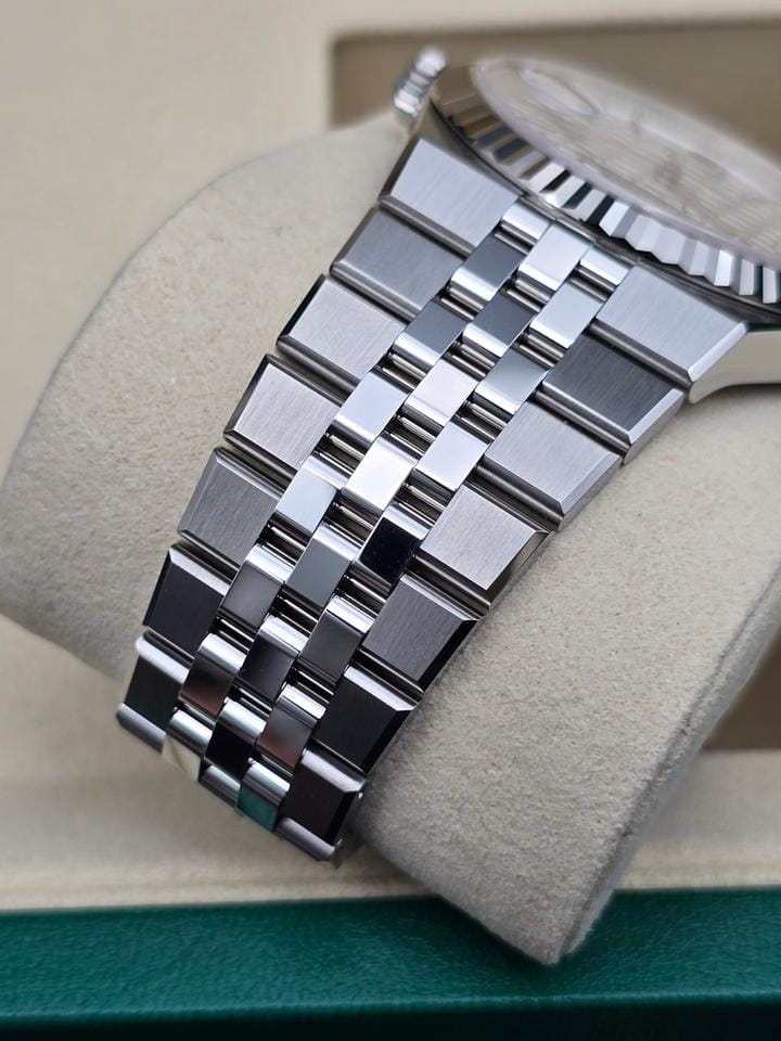 Rolex | Land-Dweller | 127334 | Steel | 40 mm | Steel | White | Automatic