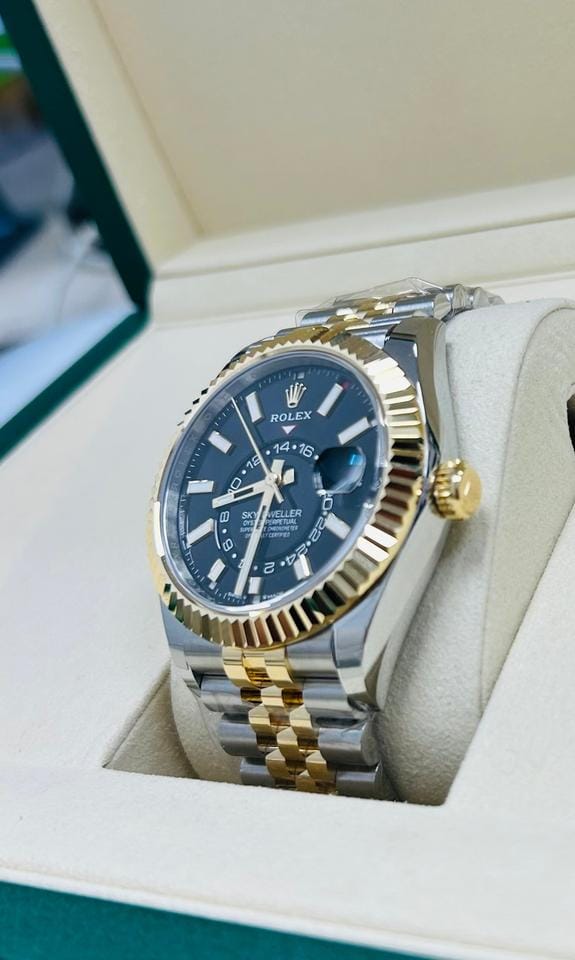 Rolex | Sky-Dweller | 336933 | 42 mm | Gold/Steel | Black | Automatic