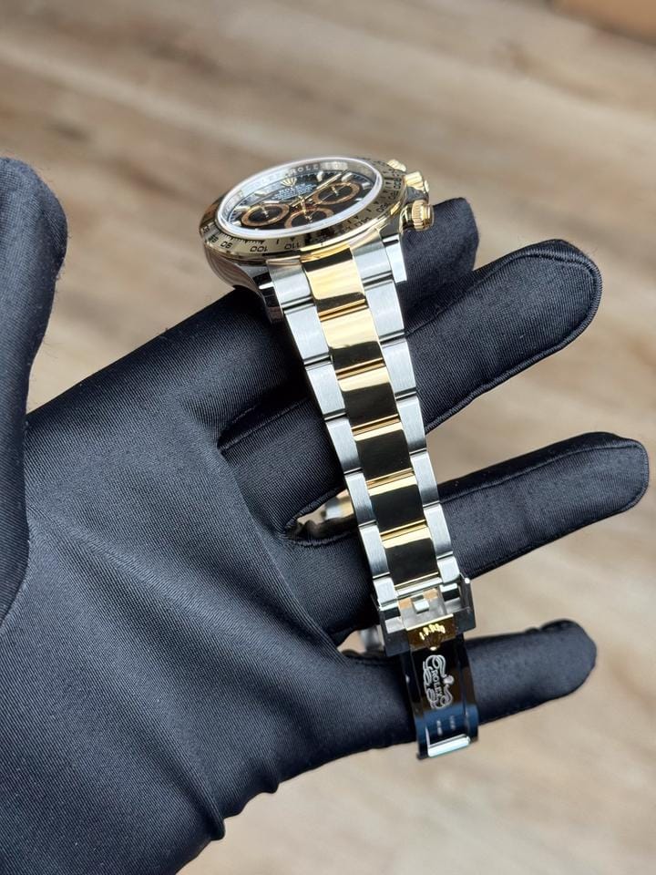 Rolex | Daytona | 126503 | Yellow gold | 40 mm | Gold/Steel | Black | Automatic
