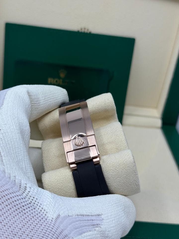 Rolex | Yacht-Master | 126655 | Red gold | 40 mm | Rubber | Black | Automatic
