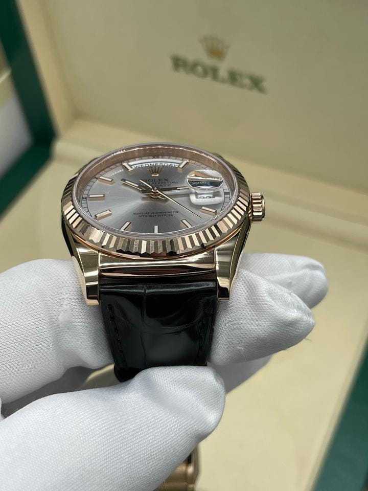 Rolex | Day-Date | 118135 | Rose gold | 36 mm | Silver | Automatic
