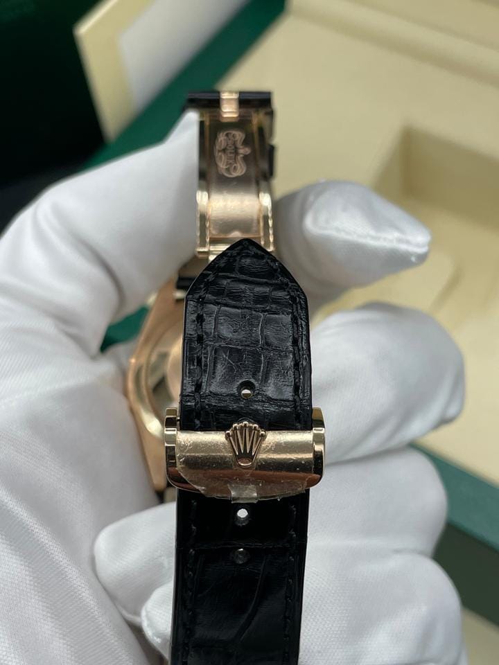 Rolex | Day-Date | 118135 | Rose gold | 36 mm | Silver | Automatic