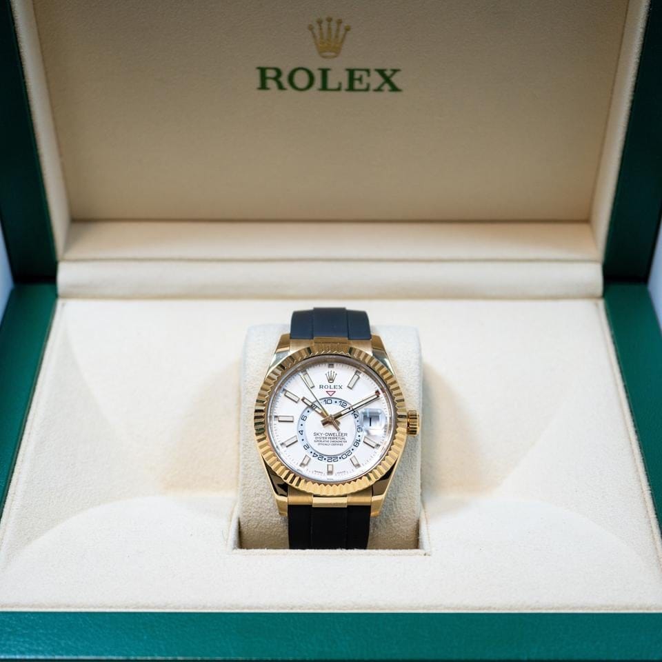 Rolex | Sky-Dweller | 326238 | Yellow gold | 42 mm | Rubber | White | Automatic