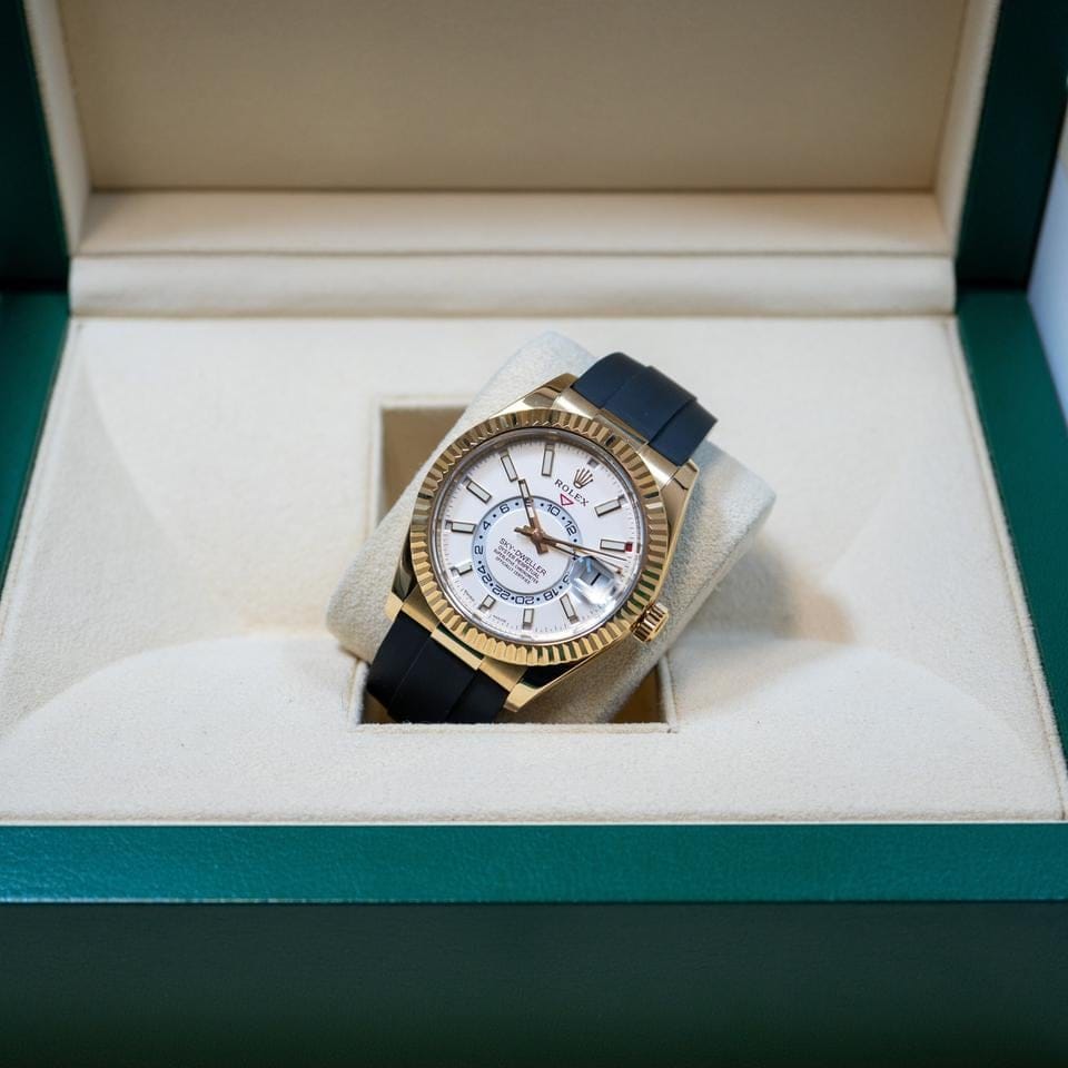 Rolex | Sky-Dweller | 326238 | Yellow gold | 42 mm | Rubber | White | Automatic