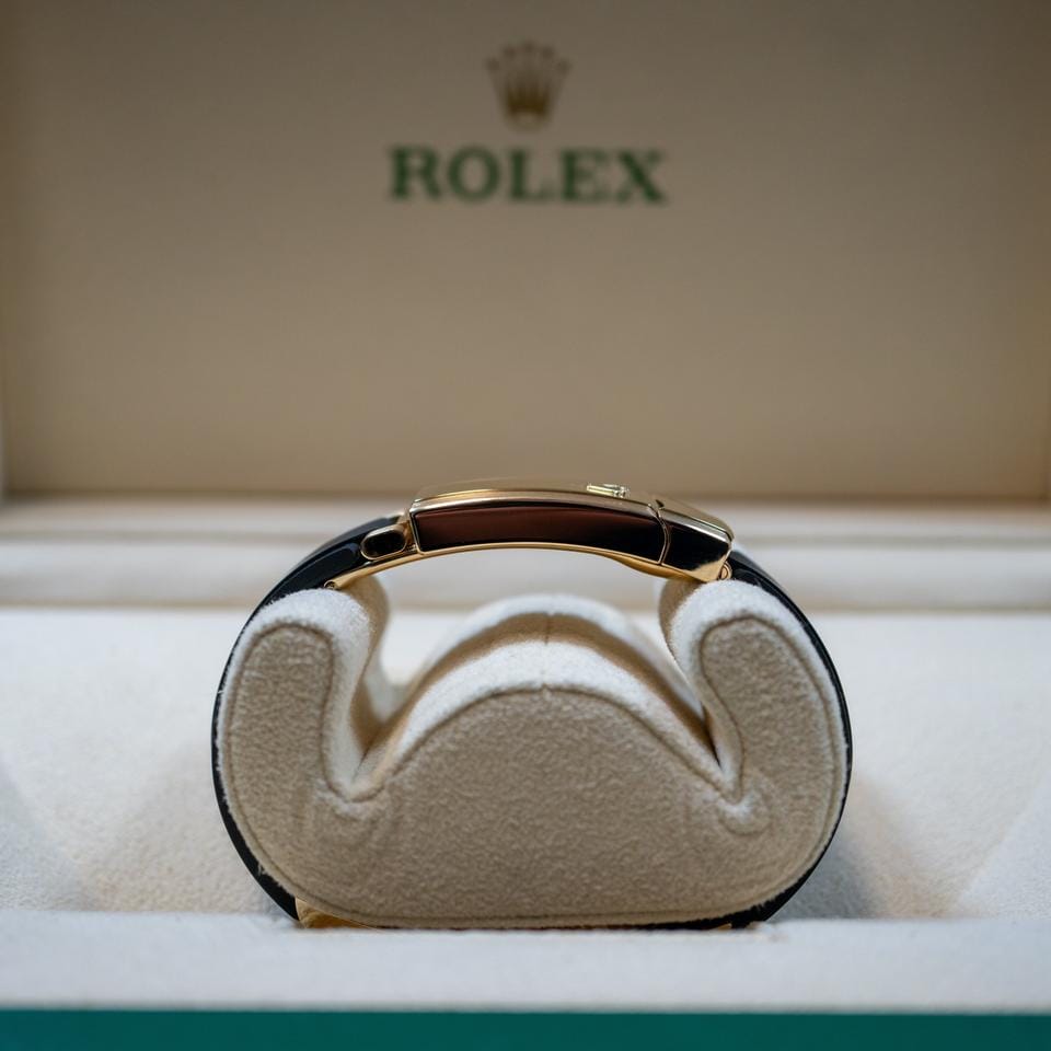 Rolex | Sky-Dweller | 326238 | Yellow gold | 42 mm | Rubber | White | Automatic