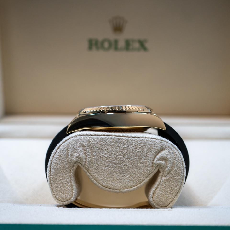 Rolex | Sky-Dweller | 326238 | Yellow gold | 42 mm | Rubber | White | Automatic