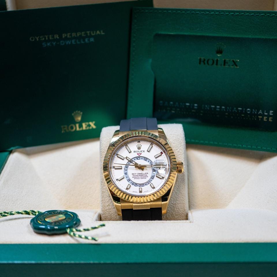 Rolex | Sky-Dweller | 326238 | Yellow gold | 42 mm | Rubber | White | Automatic