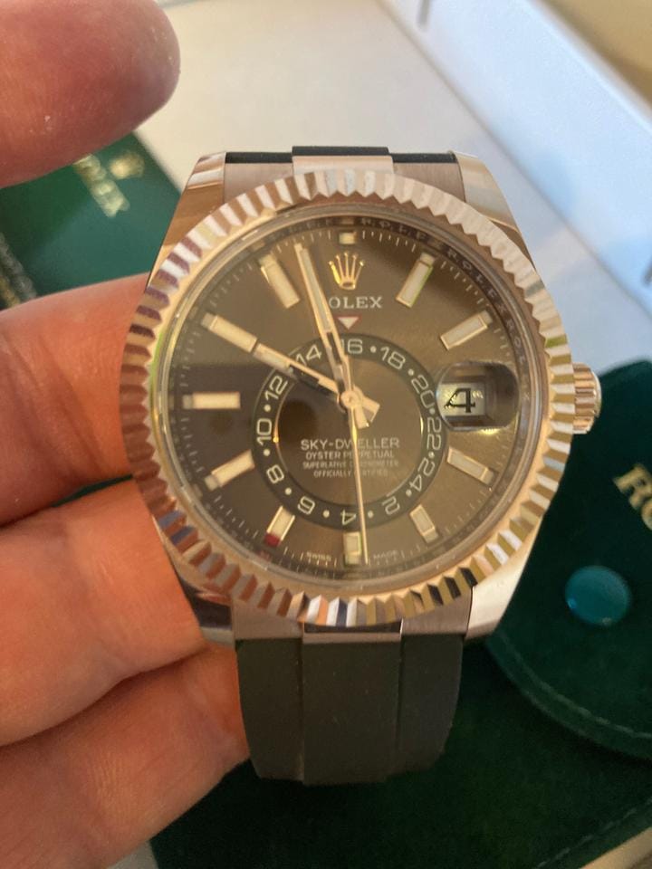 Rolex | Sky-Dweller | 326235-0002 | Rose gold | 42 mm | Rubber | Brown | Automatic