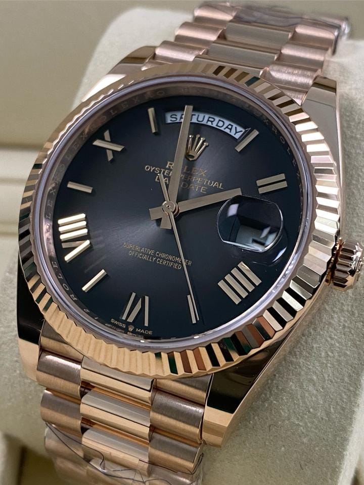 Rolex | Day-Date | 228235 | Rose gold | 40 mm | Rose gold | Grey | Automatic