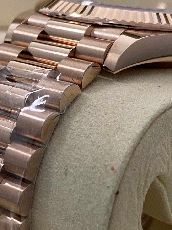 Rolex | Day-Date | 228235 | Rose gold | 40 mm | Rose gold | Grey | Automatic