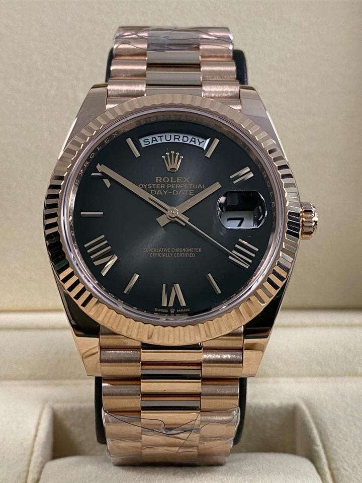 Rolex | Day-Date | 228235 | Rose gold | 40 mm | Rose gold | Grey | Automatic