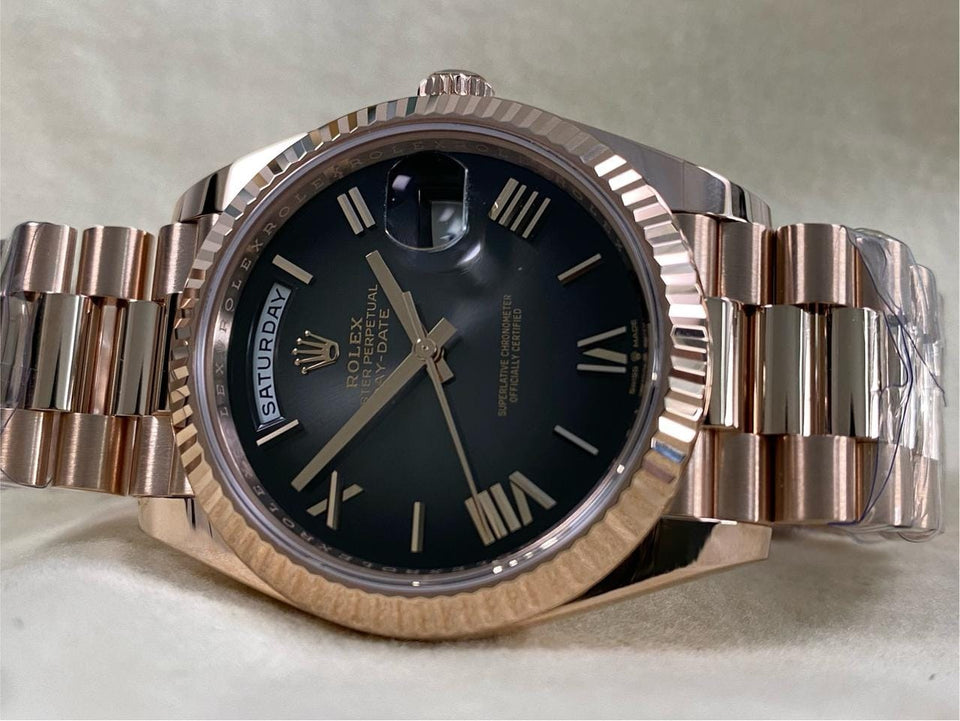 Rolex | Day-Date | 228235 | Rose gold | 40 mm | Rose gold | Grey | Automatic