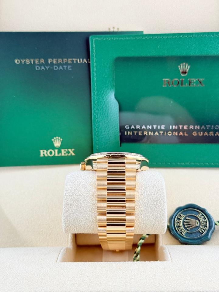 Rolex | Day-Date | 228238 | Yellow gold | 40 mm | Yellow gold | Silver | Automatic