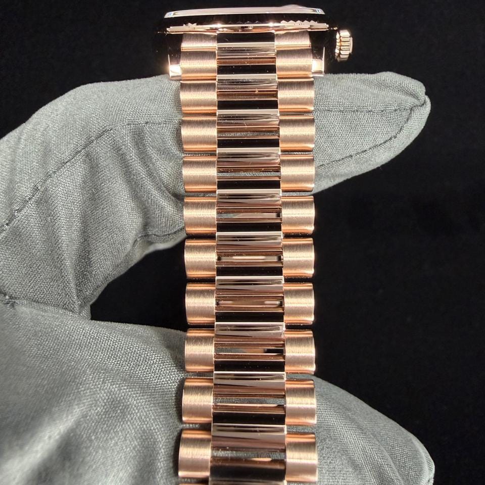 Rolex | Day-Date | 128235 | Rose gold | 36 x 43 mm | Rose gold | Blue | Automatic