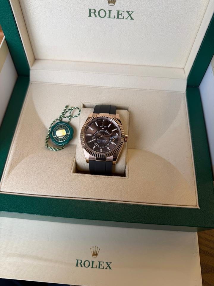 Rolex | Sky-Dweller | 336235-0002 | Rose gold | 42 mm | Rubber | Brown | Automatic