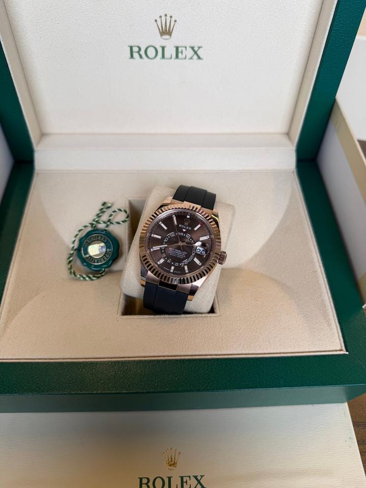 Rolex | Sky-Dweller | 336235-0002 | Rose gold | 42 mm | Rubber | Brown | Automatic