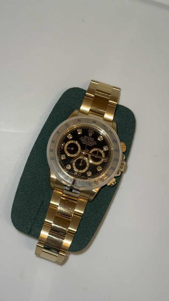 Rolex | Daytona | 16528 | Yellow gold | 40 mm | Yellow gold | Black | Automatic