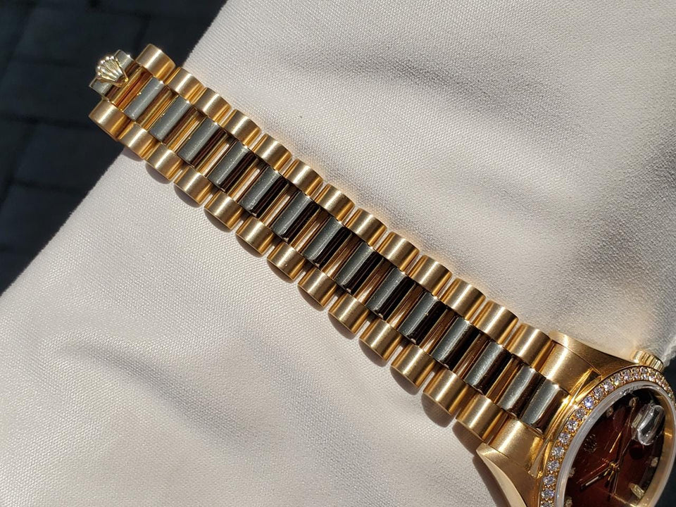 Rolex | Day-Date | 18038 | Yellow gold | 36 mm | Yellow gold | Red | Automatic