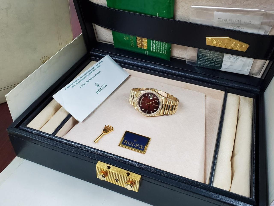 Rolex | Day-Date | 18038 | Yellow gold | 36 mm | Yellow gold | Red | Automatic