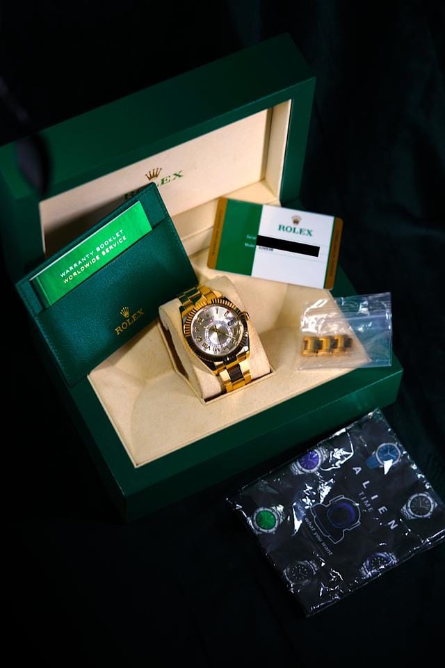 Rolex | Sky-Dweller | 326938 | Yellow gold | 42 mm | Yellow gold | Silver | Automatic