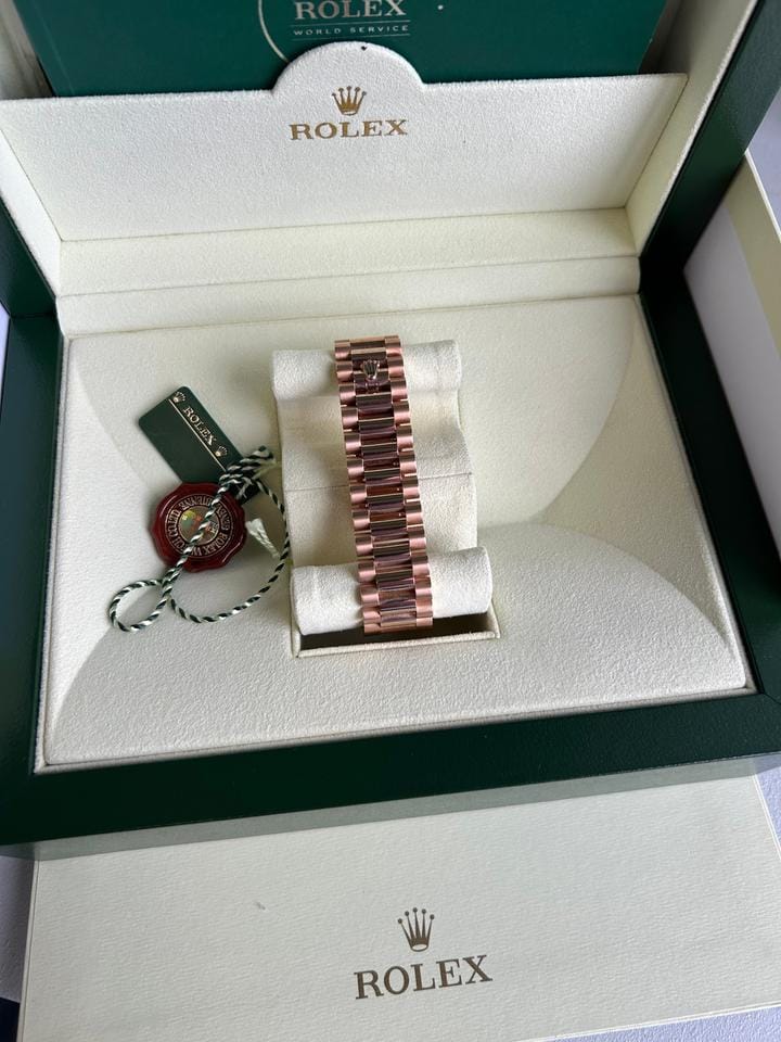 Rolex | Day-Date | 218235 | Rose gold | Rose gold | Black