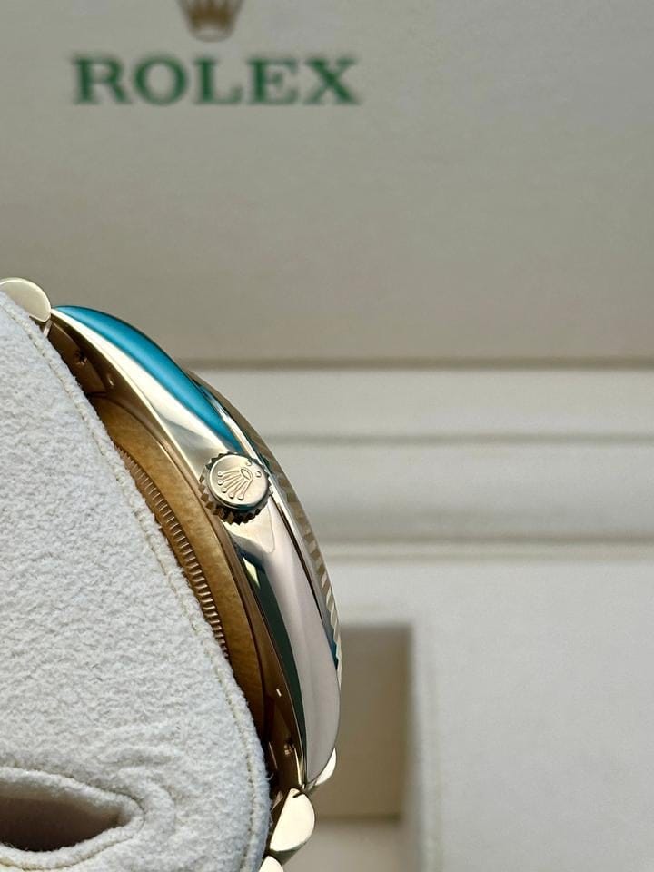 Rolex | Day-Date | 228238 | Yellow gold | 40 mm | Yellow gold | Silver (solid) | Automatic