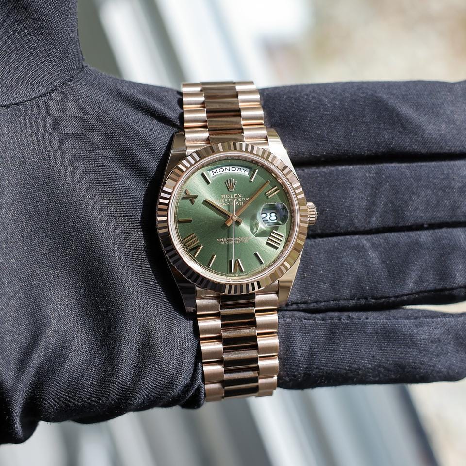 Rolex | Day-Date | 228235 | Rose gold | 40 x 47 mm | Rose gold | Green | Automatic