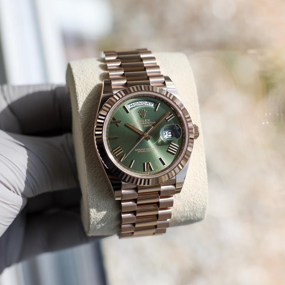 Rolex | Day-Date | 228235 | Rose gold | 40 x 47 mm | Rose gold | Green | Automatic