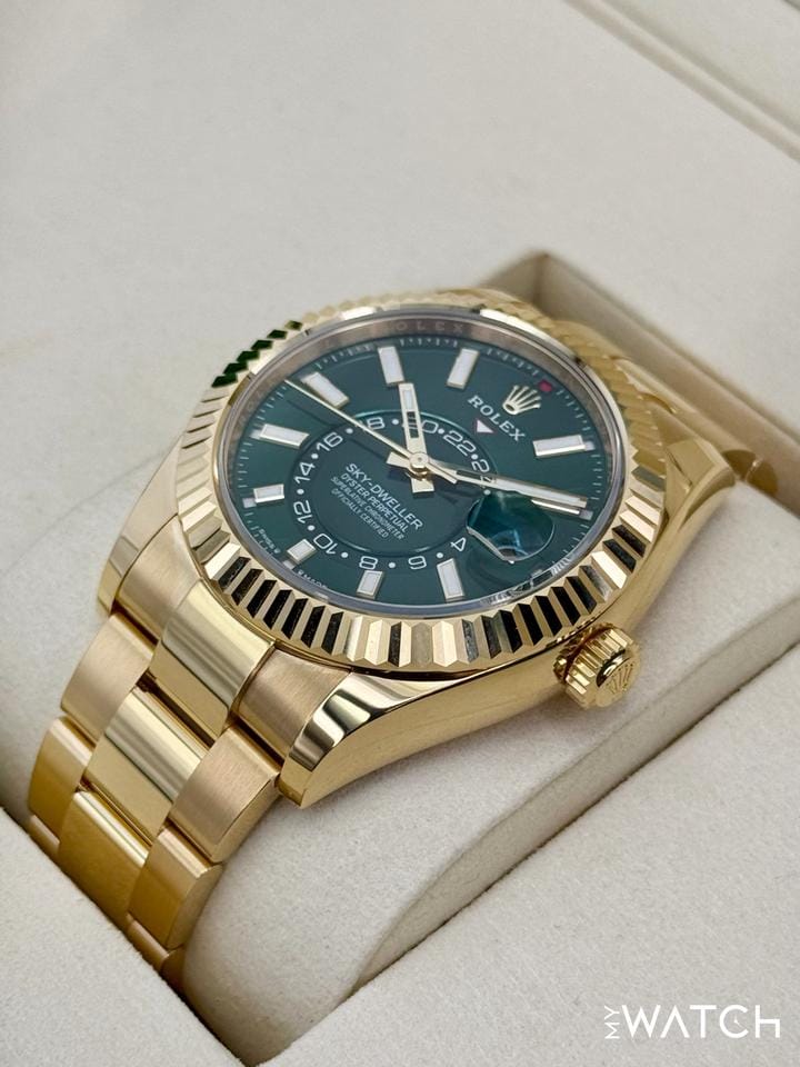 Rolex | Sky-Dweller | 336938 | Yellow gold | 42 mm | Yellow gold | Green | Automatic