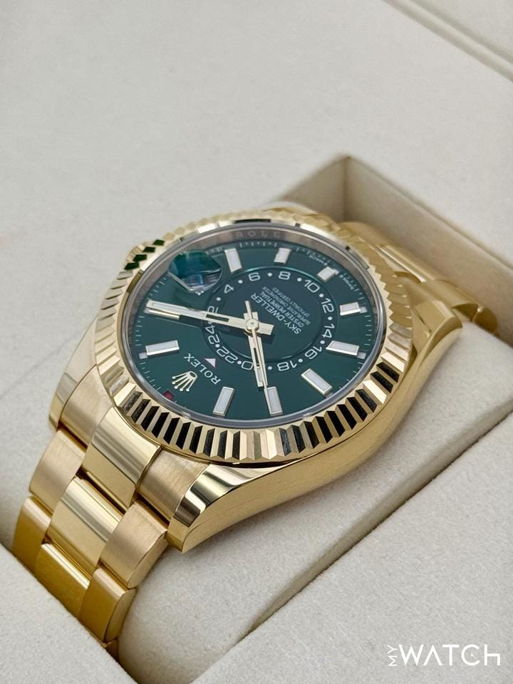 Rolex | Sky-Dweller | 336938 | Yellow gold | 42 mm | Yellow gold | Green | Automatic