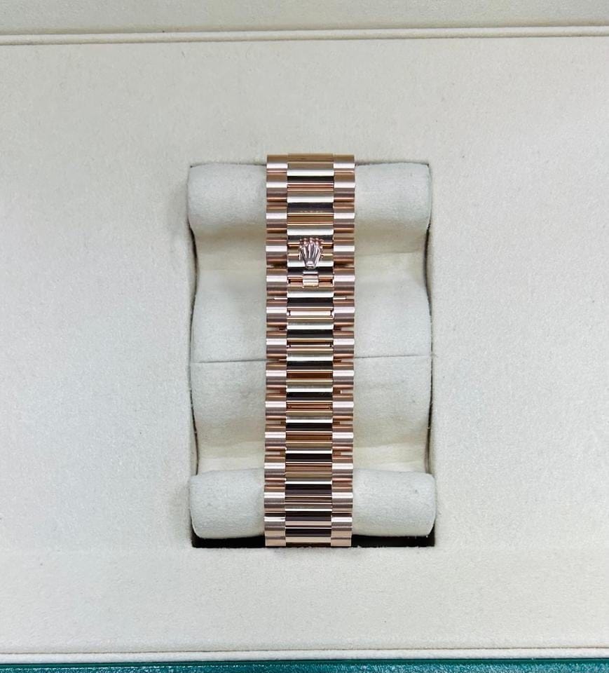 Rolex | Day-Date | 228235 | Rose gold | 40 mm | Rose gold | Mother of pearl | Automatic