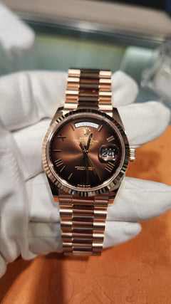 Rolex | Day-Date | 128235 Brown Ombre Roman | Rose gold | 36 x 43 mm | Rose gold | Gold | Automatic
