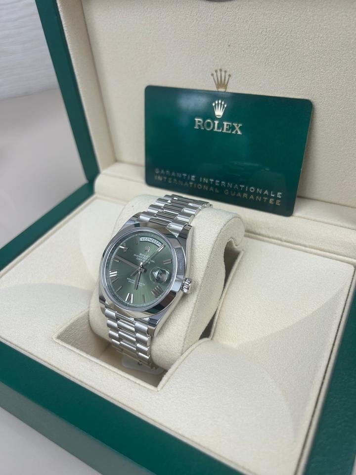 Rolex | Day-Date | 228206 | Platinum | 40 x 48 mm | Platinum | Green | Automatic