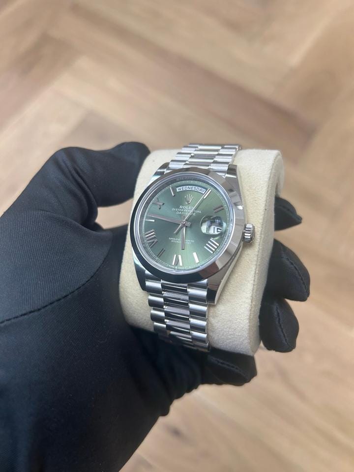 Rolex | Day-Date | 228206 | Platinum | 40 x 48 mm | Platinum | Green | Automatic