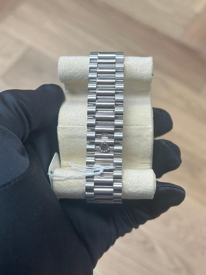 Rolex | Day-Date | 228206 | Platinum | 40 x 48 mm | Platinum | Green | Automatic