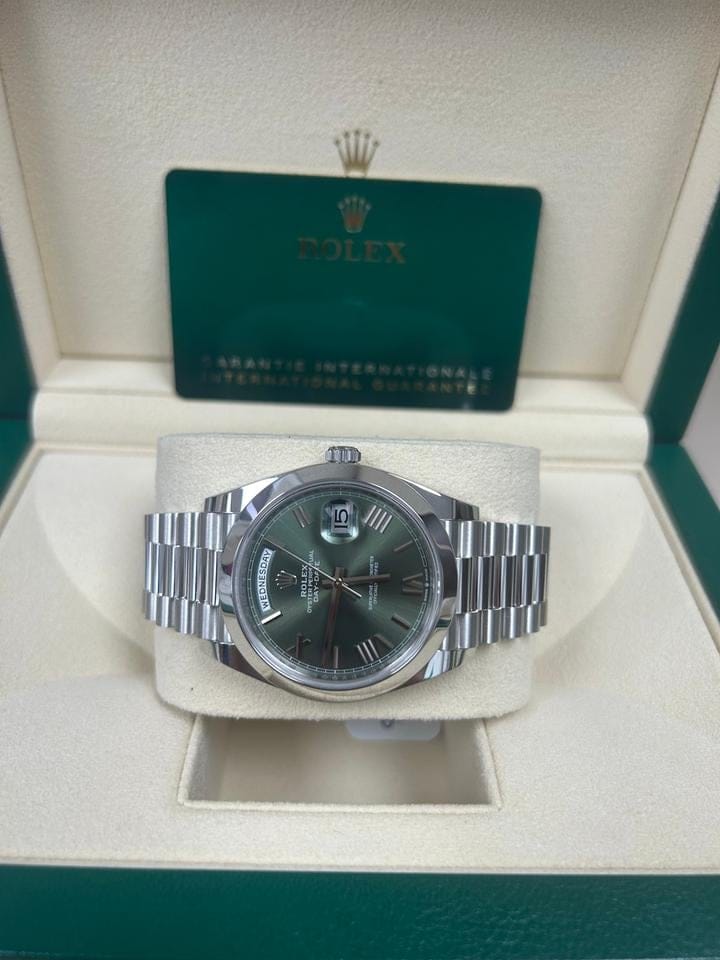 Rolex | Day-Date | 228206 | Platinum | 40 x 48 mm | Platinum | Green | Automatic