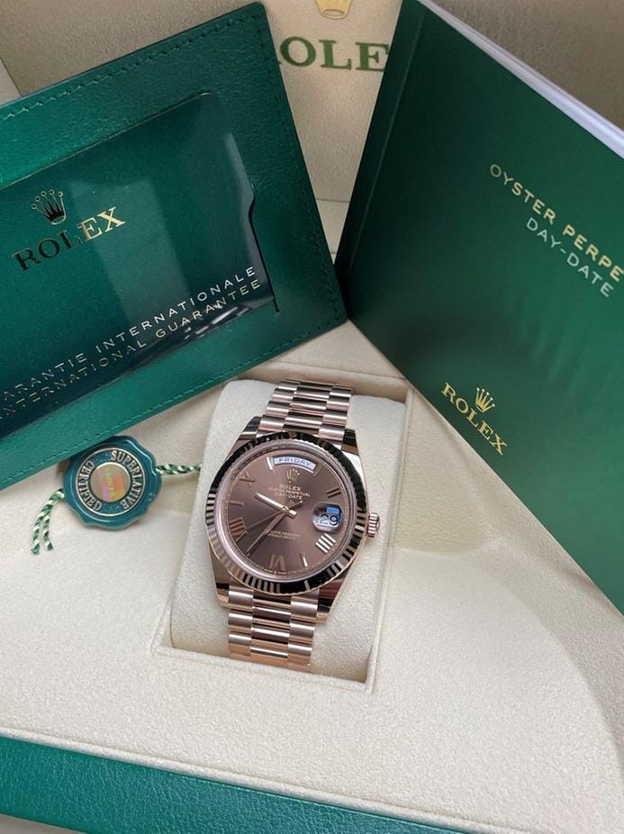 Rolex | Day-Date | 228235-0002 | Rose gold | 40 mm | Rose gold | Brown | Automatic
