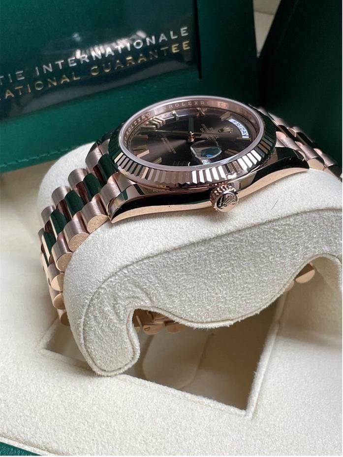 Rolex | Day-Date | 228235-0002 | Rose gold | 40 mm | Rose gold | Brown | Automatic