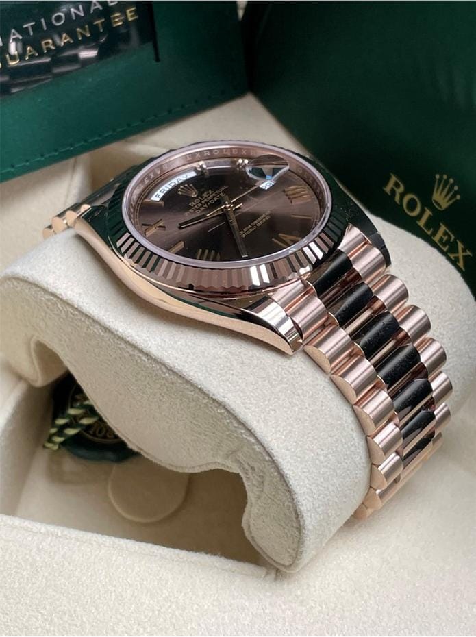 Rolex | Day-Date | 228235-0002 | Rose gold | 40 mm | Rose gold | Brown | Automatic
