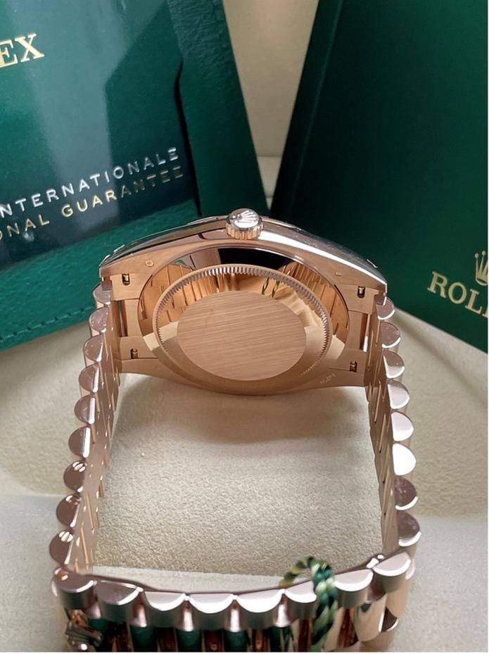 Rolex | Day-Date | 228235-0002 | Rose gold | 40 mm | Rose gold | Brown | Automatic