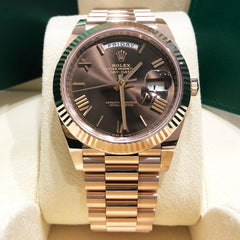Rolex | Day-Date | 228235-0006 | Rose gold | 40 mm | Rose gold | Brown | Automatic