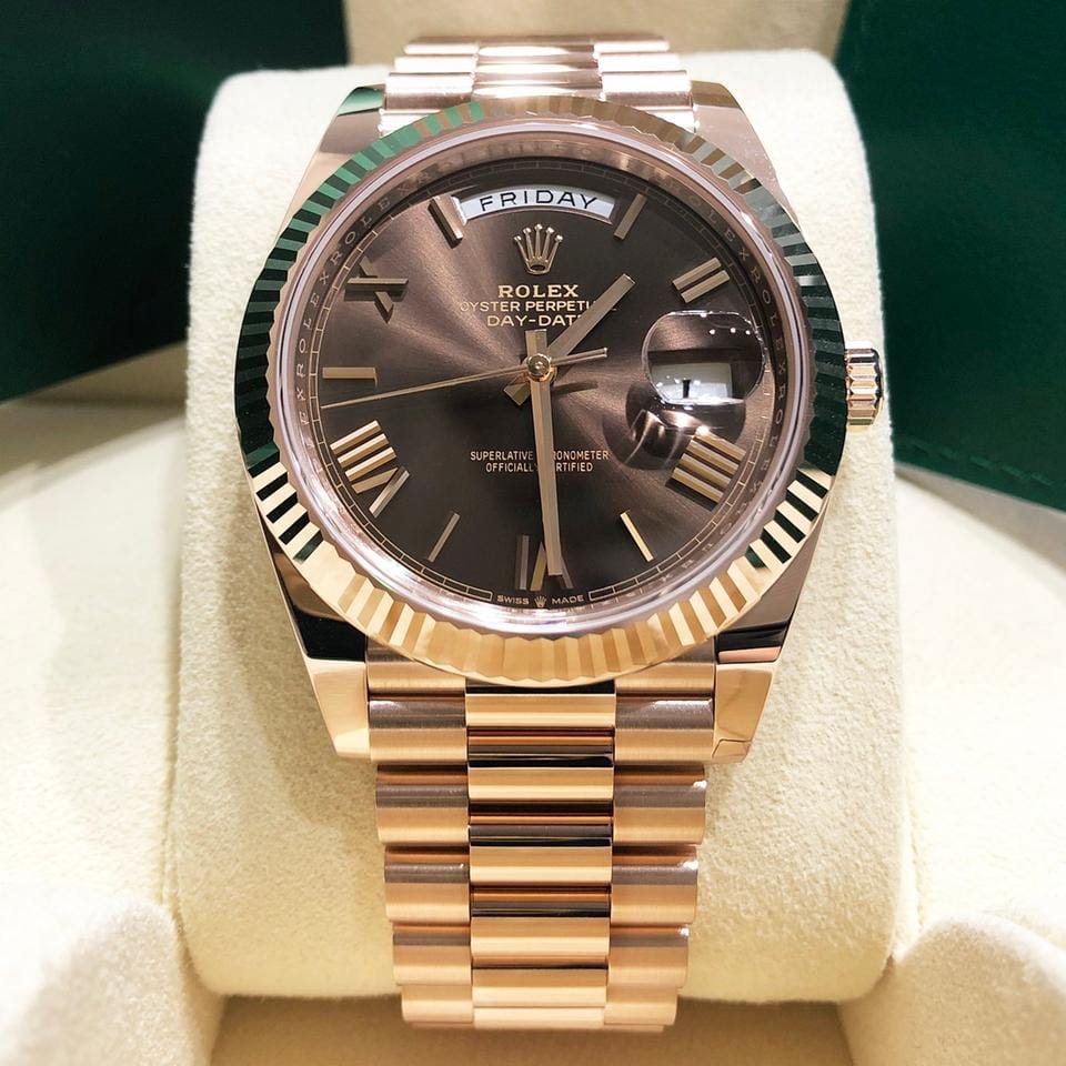 Rolex | Day-Date | 228235-0006 | Rose gold | 40 mm | Rose gold | Brown | Automatic
