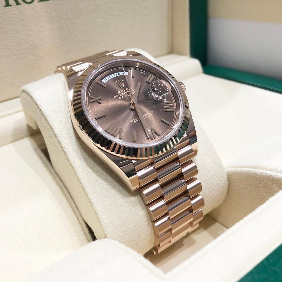 Rolex | Day-Date | 228235-0006 | Rose gold | 40 mm | Rose gold | Brown | Automatic