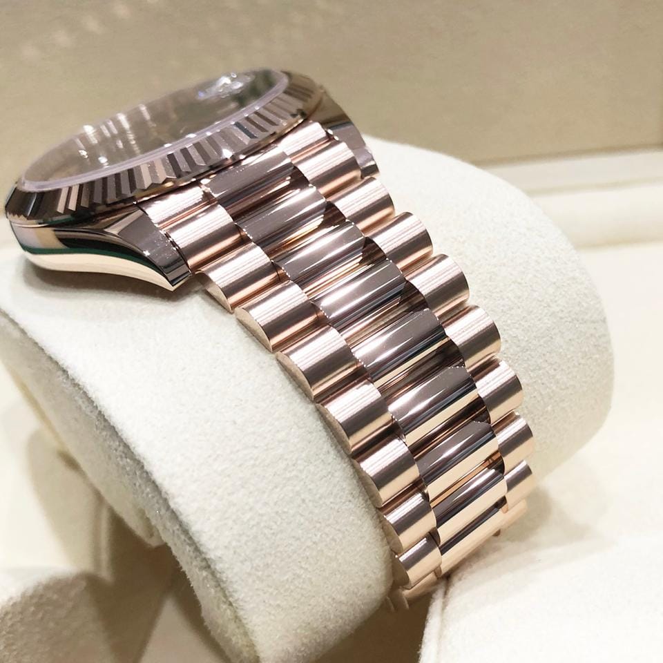 Rolex | Day-Date | 228235-0006 | Rose gold | 40 mm | Rose gold | Brown | Automatic