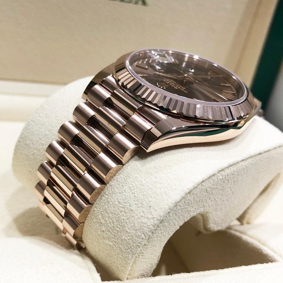 Rolex | Day-Date | 228235-0006 | Rose gold | 40 mm | Rose gold | Brown | Automatic